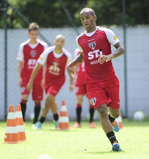Ademilson completa 20 anos e sonha se firmar: 'Quero jogar mais'