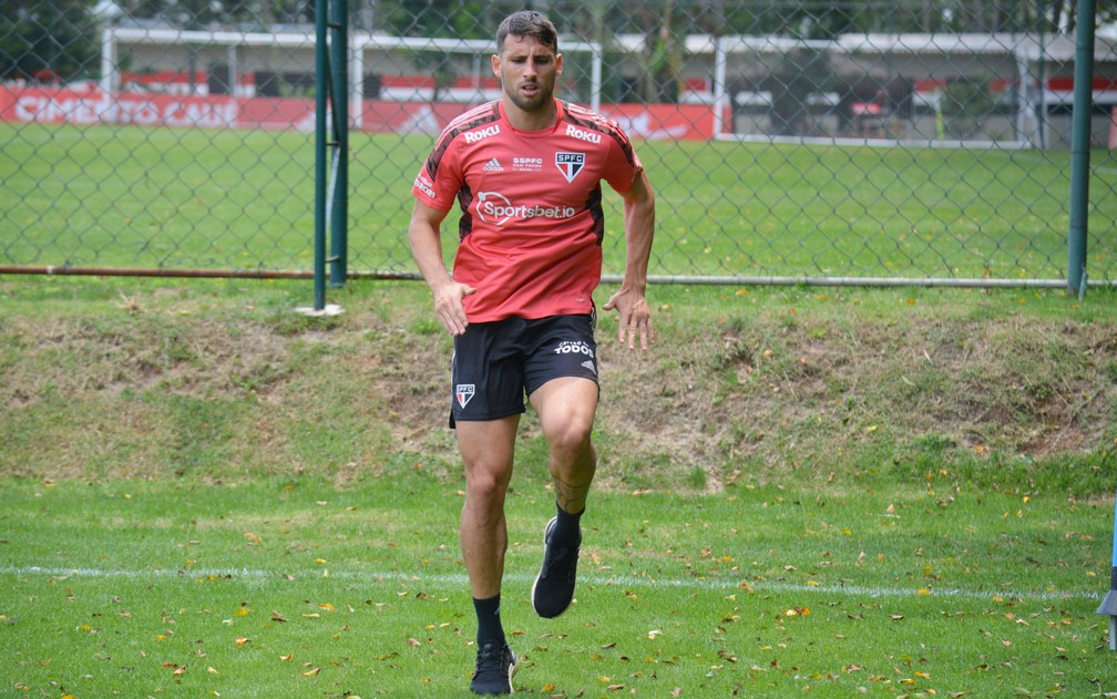 Calleri durante treino do São Paulo — Foto: Felipe Espíndola/saopaulofc.net