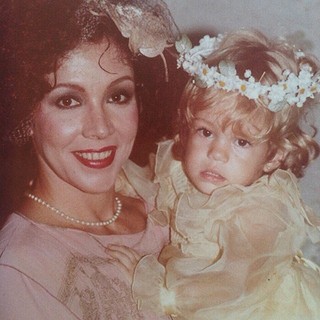 Leandra Leal exibiu foto com sua mãe Ângela Leal. 