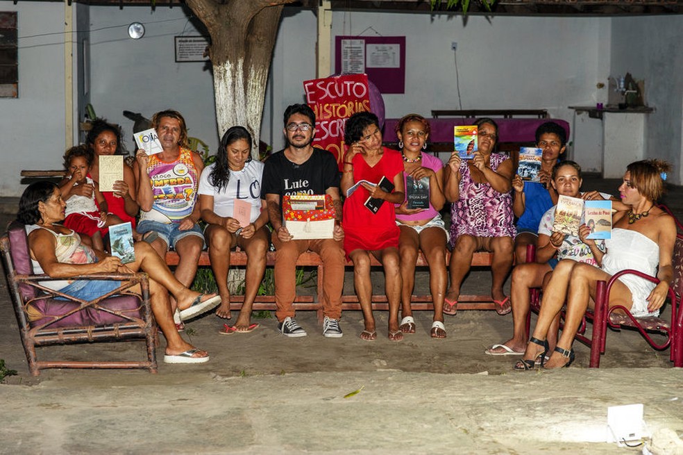 Ithalo transformou em poemas as histórias de mulheres residentes da Casa das Samaritanas, em Parnaíba no Piauí.  — Foto: Aírton Porto