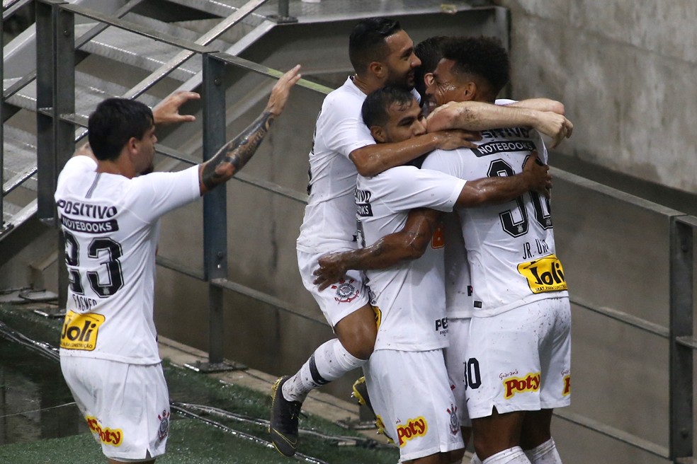 Corinthians venceu o Ceará por 3 a 1 no Castelão — Foto: LC Moreira/Estadão Conteúdo