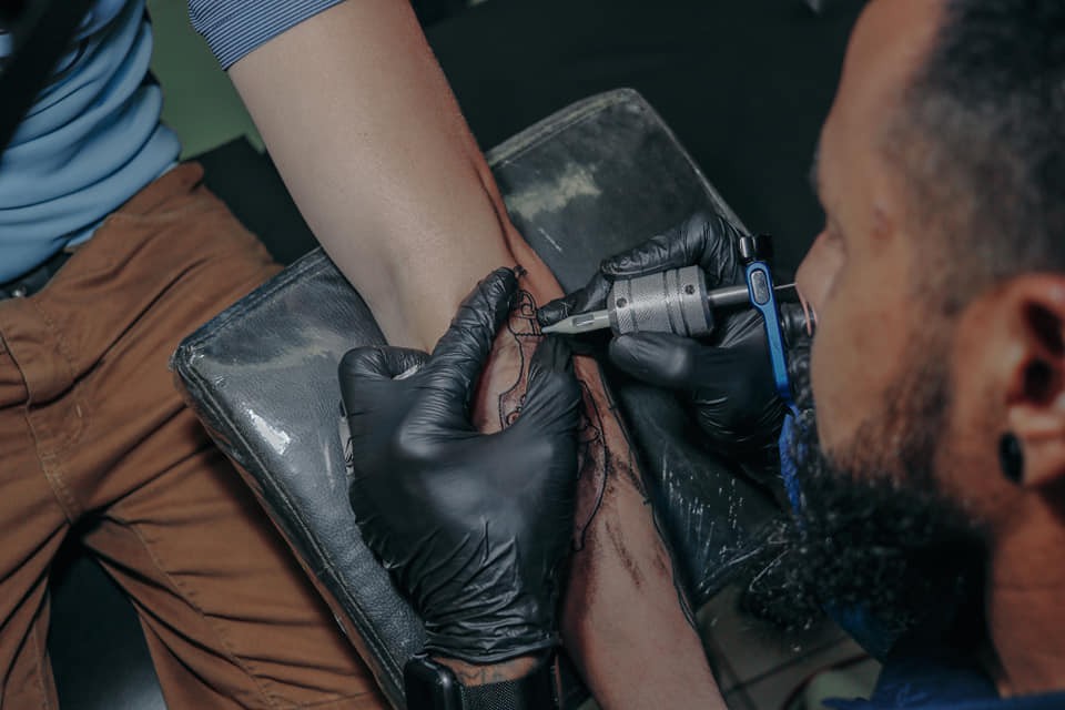 ‘Tattoo Solidário’ reúne 16 tatuadores com artes a partir de R$ 50, em Macapá
