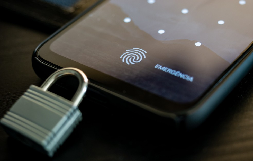 : Smartphones armazenam muitos dados pessoais, mas recursos de segurança permitem diminuir riscos à privacidade em caso de roubo. — Foto:  Altieres Rohr/G1