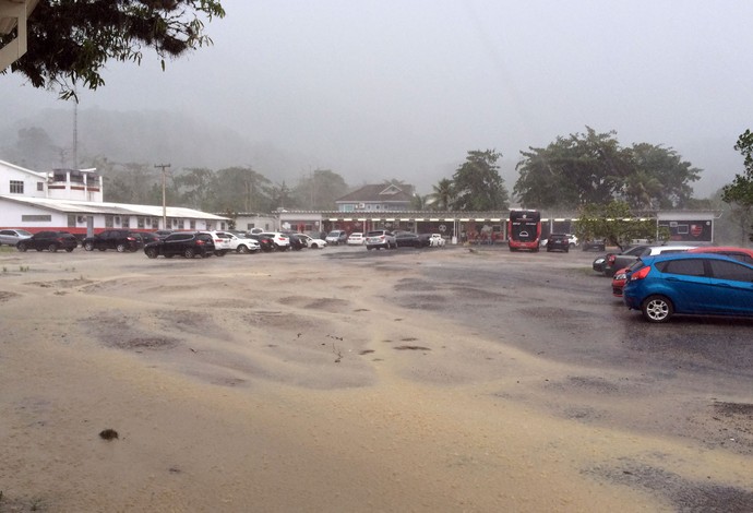 Fla diz ter recebido verba, mas obras no Ninho do Urubu não avançam