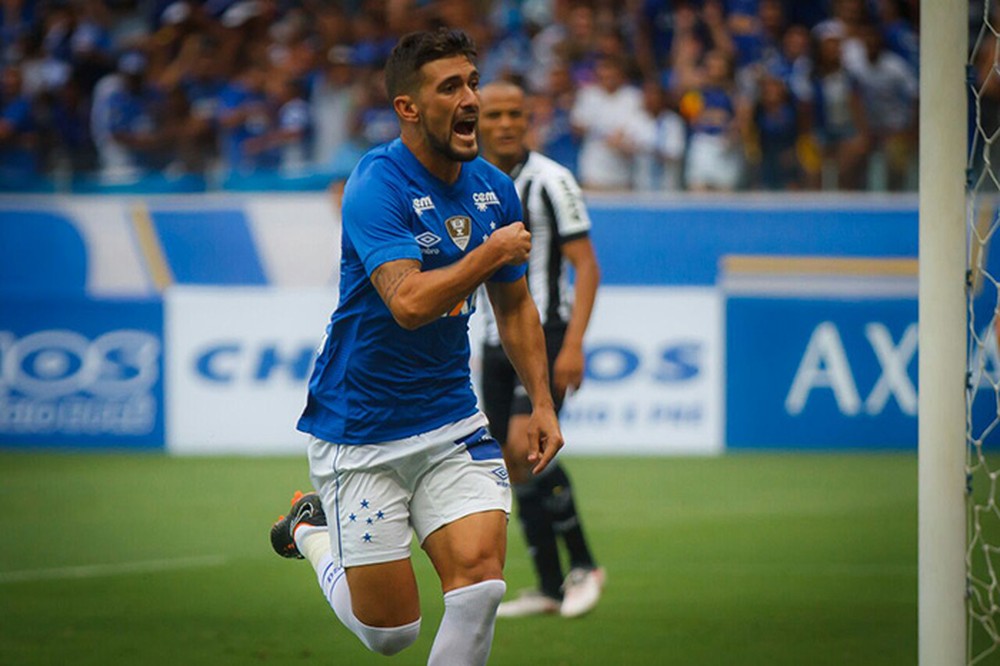 Sem carrasco dos clássicos, quem pode ser o cara do Cruzeiro contra o Atlético-MG?
