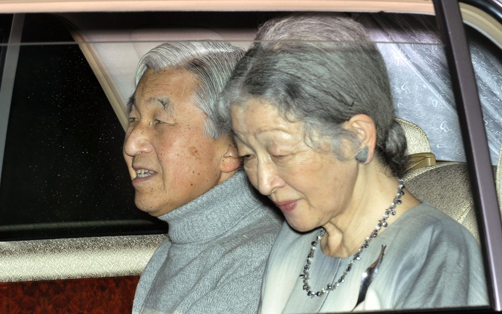 Imperador Akihito e imperatriz Michiko do JapÃ£o se casaram em 1959 (Foto: Kyodo News via AP)