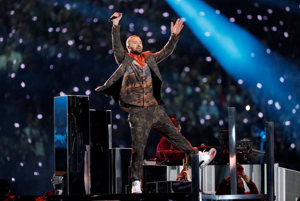 Justin Timberlake durante show do intervalo no Super Bowl — Foto: Kevin Lamarque/Reuters