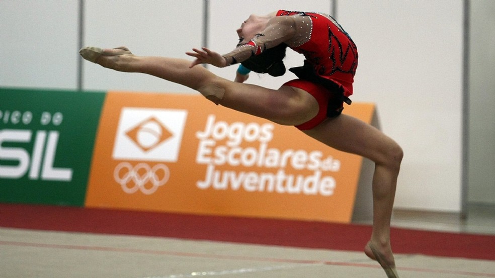 Ginasta durante perfomance nos  Jogos Escolares da Juventude, em Londrina, no Paraná (Foto: Divulgação/ Comitê Olímpico Brasileiro)