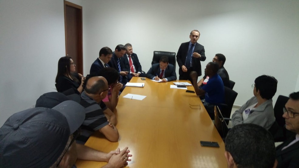 Sintep e deputados encaminham proposta a governador. — Foto: Sintep-MT