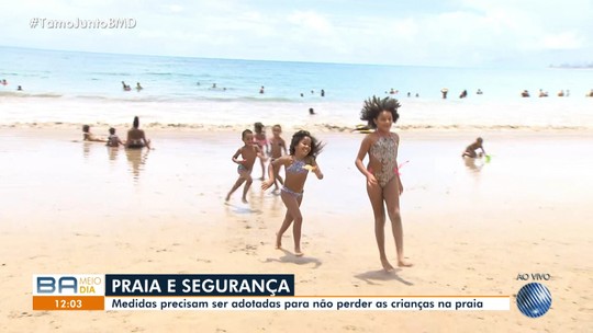 Pulseiras são distribuídas para identificar crianças nas praias de Salvador e Lauro de Freitas
