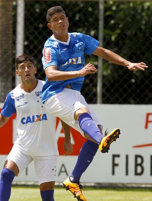 Lateral da base ganha chance na Toca e é relacionado para jogo de domingo