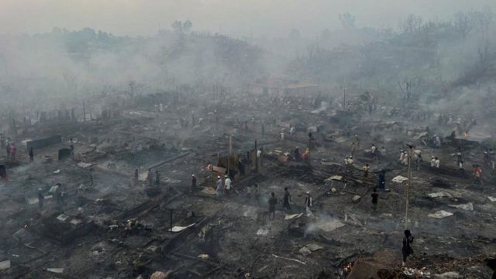 Imagem aérea mostra campo de refugiados rohingya no sul de Bangladesh após incêndio em 5 de março de 2023. — Foto: Reuters via BBC