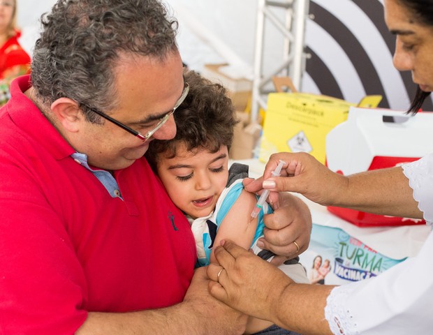 Crianças estão sendo vacinadas tardiamente (Foto: Flickr)