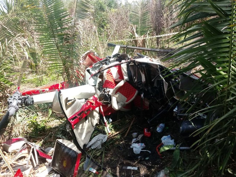 Três médicos e um policial civil morrem após queda de helicóptero entre as cidades de Morros e Rosário (Foto: Hugo Deleón/TV Mirante)