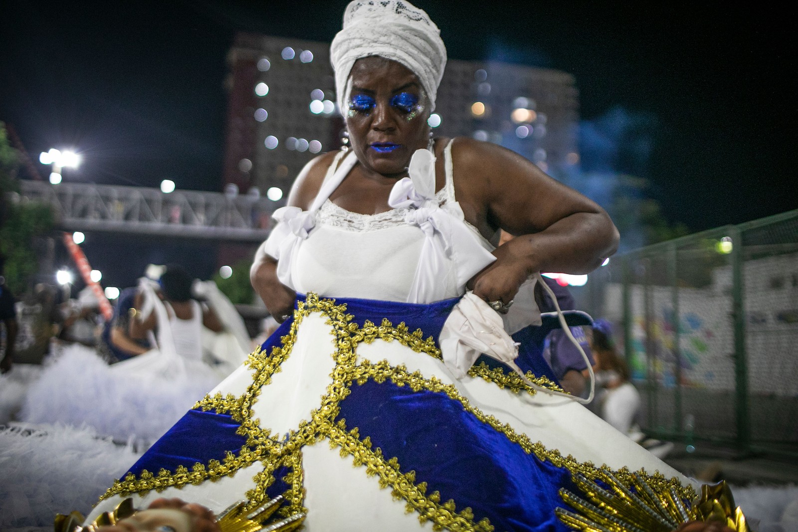 Alegoria é uma homenagem às tias do samba, dos primórdios dos desfiles — Foto: Guito Moreto/Agência O Globo