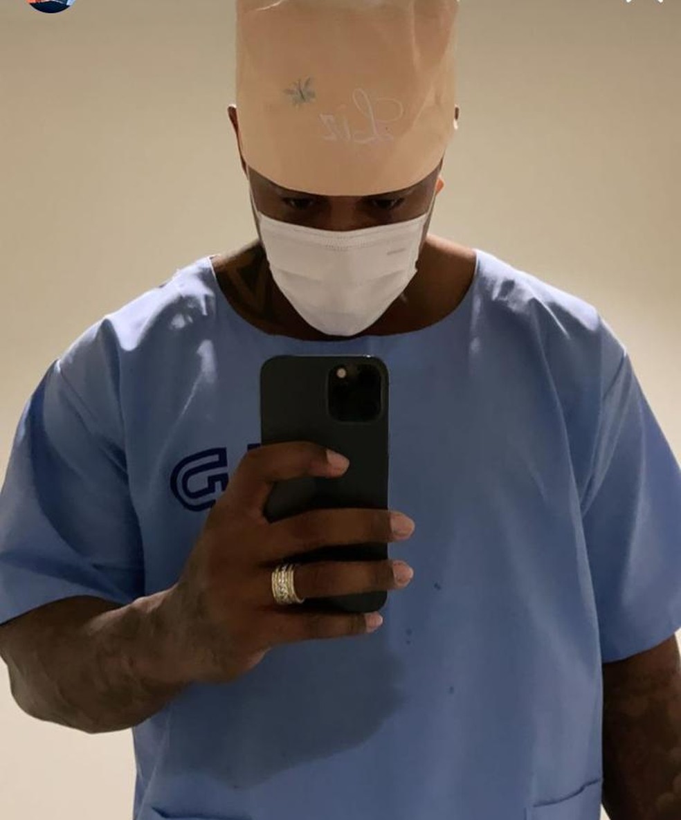 Léo Santana posta foto em hospital de Salvador  — Foto: Reprodução/Redes sociais