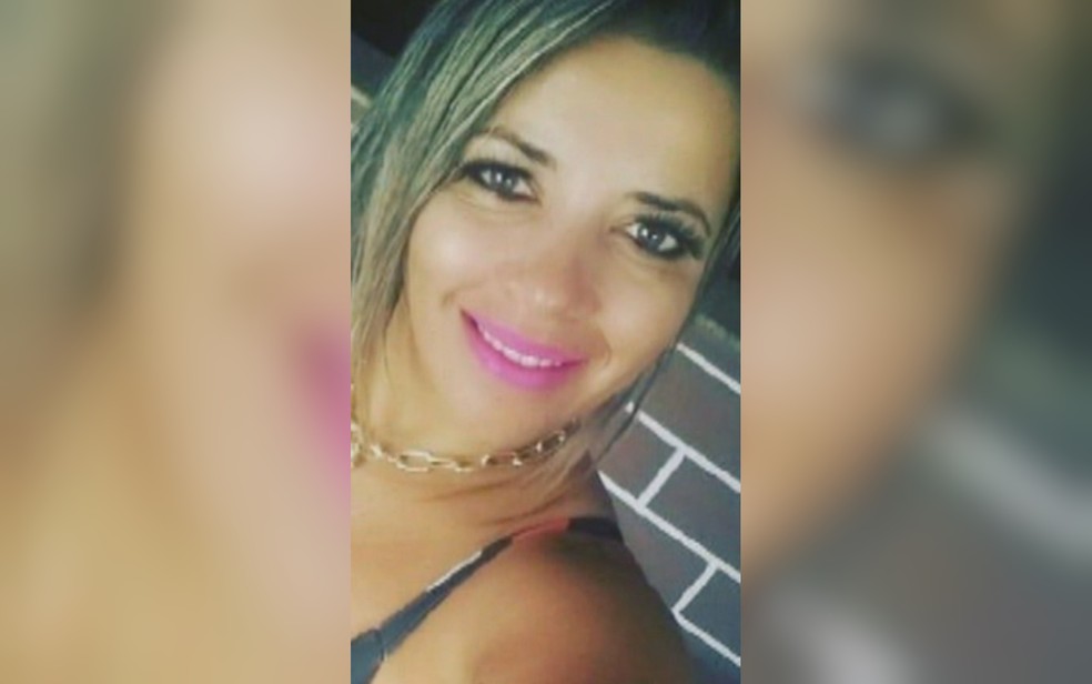  Paulyana Gomes de Lima, 37 anos, foi morta em casa em Anápolis na frente da filha adolescente — Foto: Reprodução/TV Anhanguera
