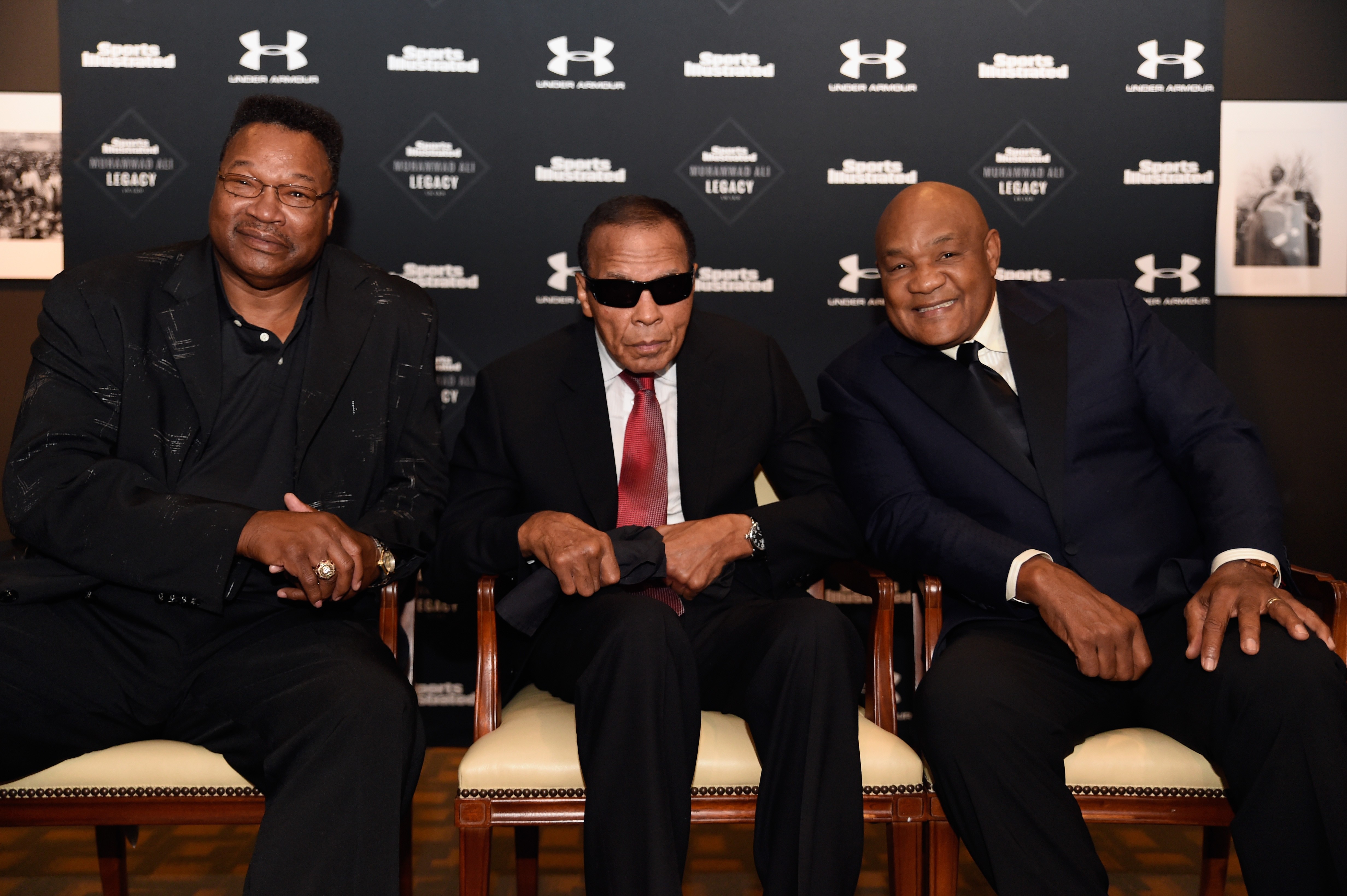 Encontro de gigantes: Larry Holmes, Muhammad Ali e George Foreman em outubro de 2015 (Foto: Getty Images)
