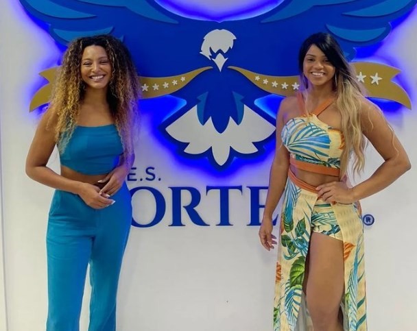 Sheron Menezzes com a rainha de bateria da Portela, Bianca Monteiro — Foto: Reprodução/Instagram