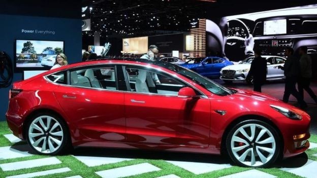 Tesla aumentou a produção do Model 3 (Foto: AFP via BBC)