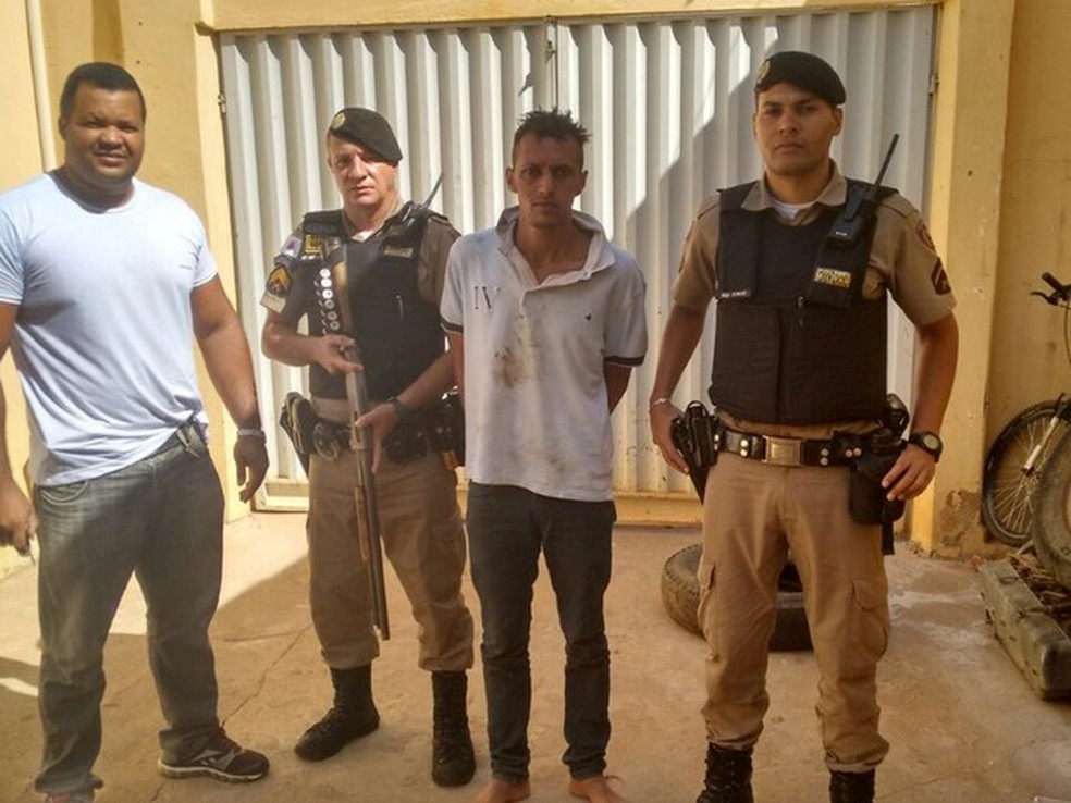 Em 2016, Deivison foi recapturado apÃ³s a terceira fuga da Cadeia PÃºblica de Rio Pardo de Minas â€” Foto: PolÃ­cia Militar/DivulgaÃ§Ã£o