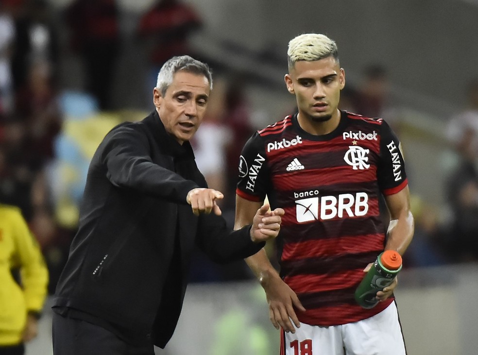 Paulo Sousa e Andreas Pereira - Flamengo x Universidad Católica — Foto: André Durão