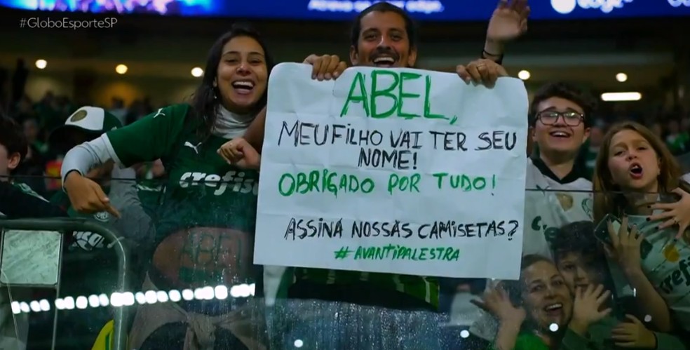 Casal batiza filho com nome de Abel e ganha presente e recado do técnico do Palmeiras