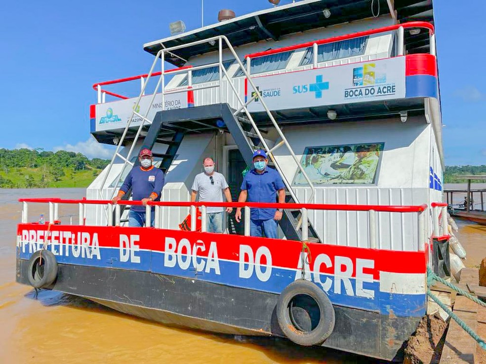 Um posto fluvial de saúde foi instalado em uma área alagada — Foto: Defesa Civil de Boca do Acre