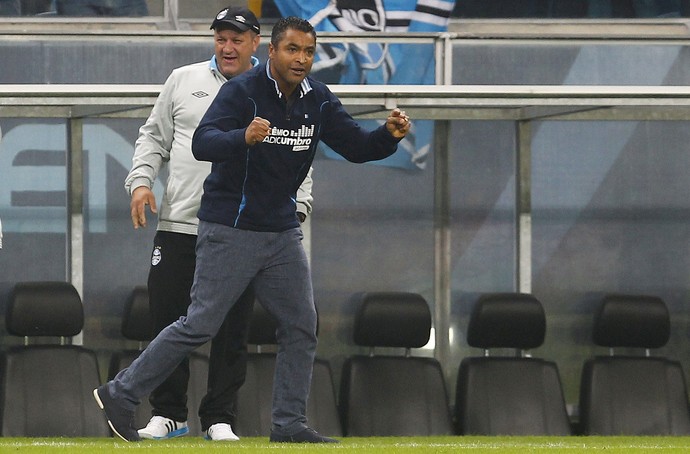 Antes de vitória, Roger pede Grêmio sem vaidade; confira vídeo