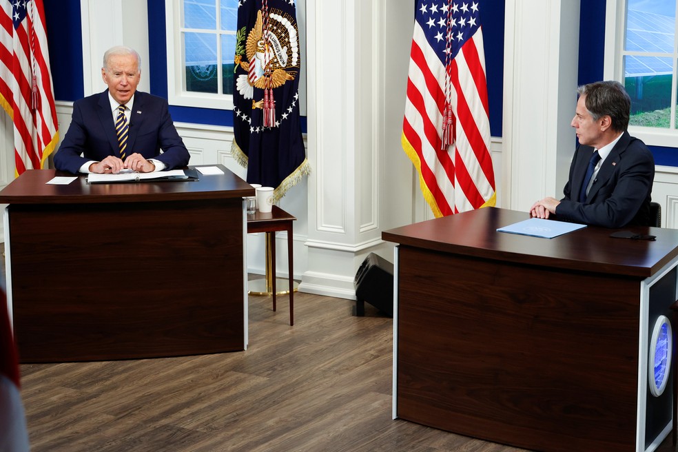 Joe Biden e o secretário de Estado do EUA, Antony Blinken, durante encontro sobre o clima em 17 de setembro de 2021 — Foto: Jonathan Ernst/Reuters