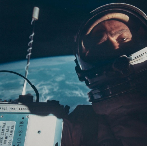 Selfie de Buzz Aldrin no espaço, em 1966 (Foto: Reprodução)