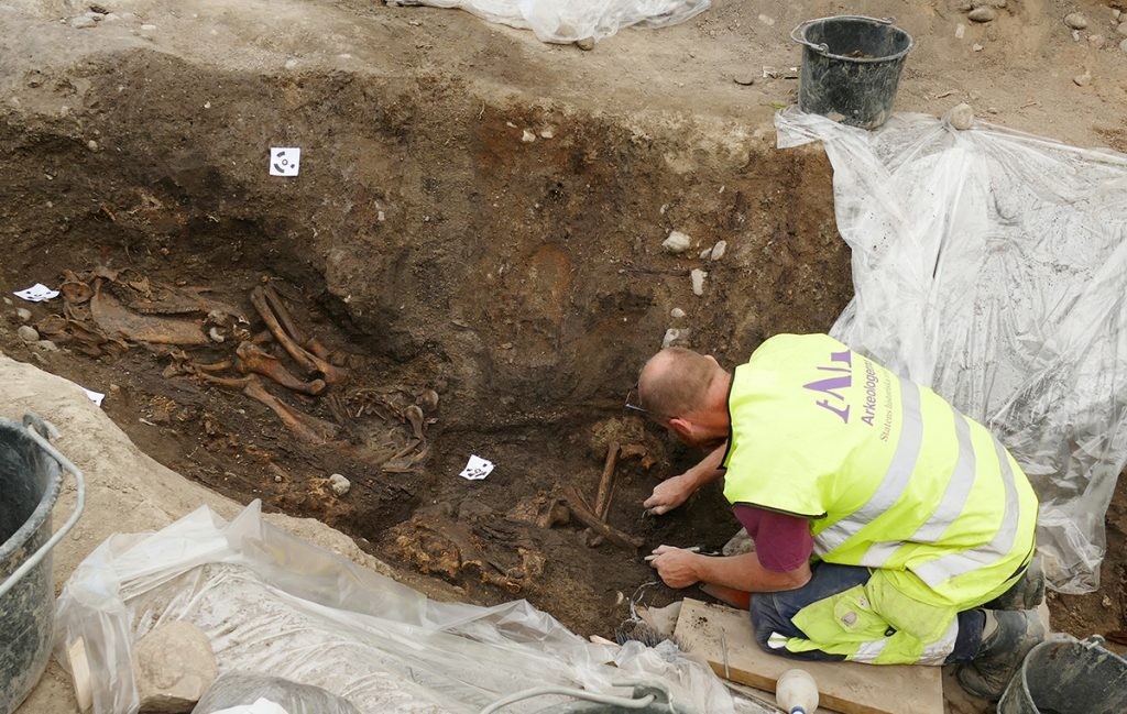 Dois barcos vikings utilizados como tumbas foram encontrados em Uppsala, na Suécia (Foto: The Archaeologists/State History Museums)