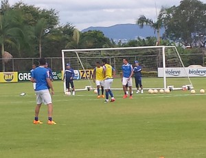 Marcelo poupa cinco em último treino na Toca; meia Alisson é liberado