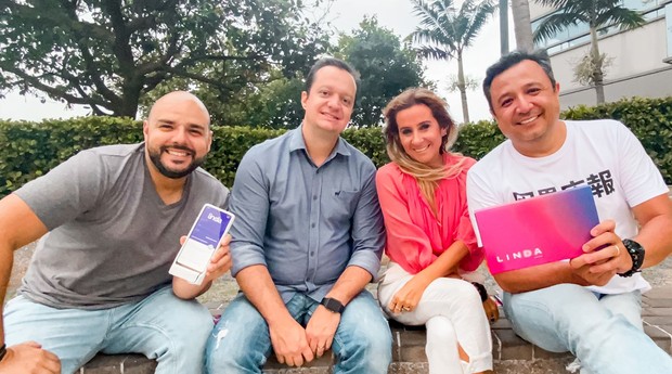 Os sócios da startup Linda Lifetech: Rubens Mendrone, head de produto; Rodrigo Victorio, COO; Raquele Rebello, head de comunicação; e Luis Renato Lui, CEO  (Foto: Divulgação)