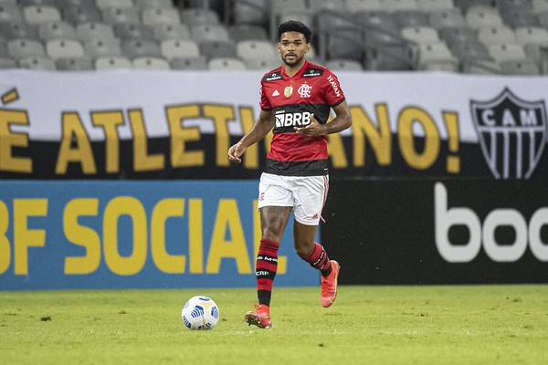 Atuações do Flamengo: Bruno Viana erra muito em nova chance; Arrascaeta vai bem, mas perde gol decisivo