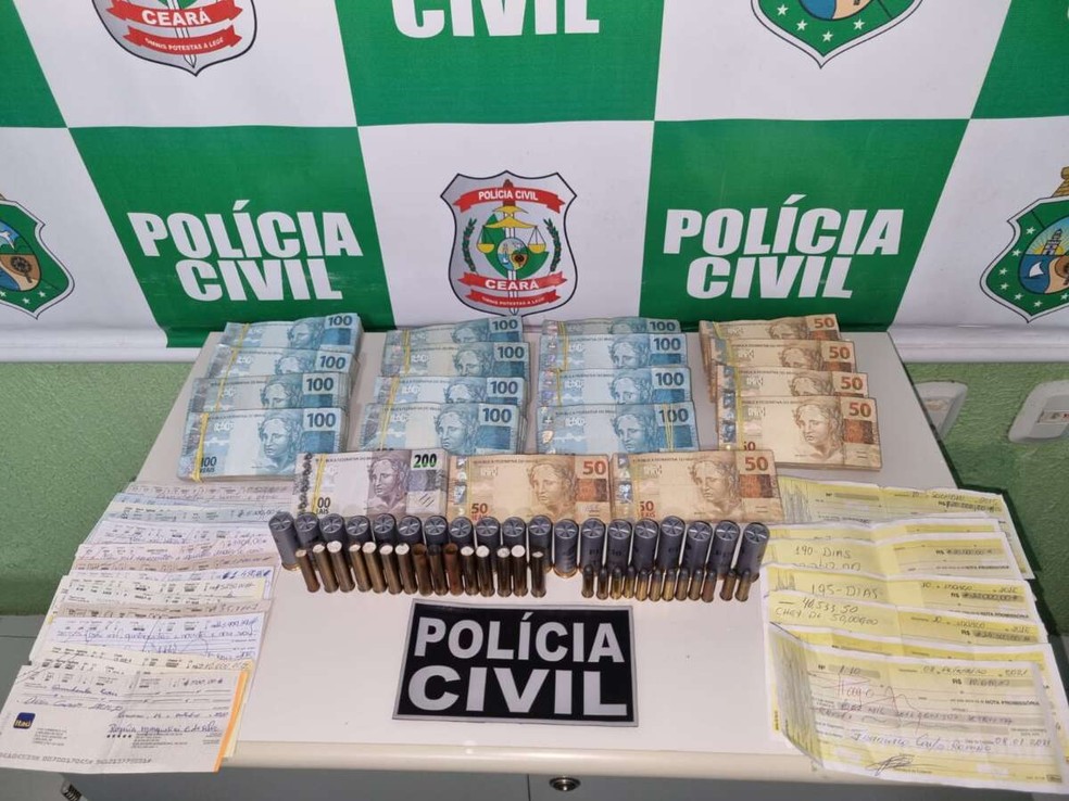 Dupla é presa com R$ 170 mil em espécie e suspeita de agiotagem e lavagem de dinheiro no Ceará. — Foto: SSPDS/Reprodução