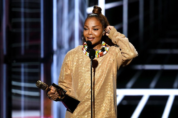  Janet Jackson recebendo premiação no 2018 Billboard Music Awards  (Foto: Getty Images)