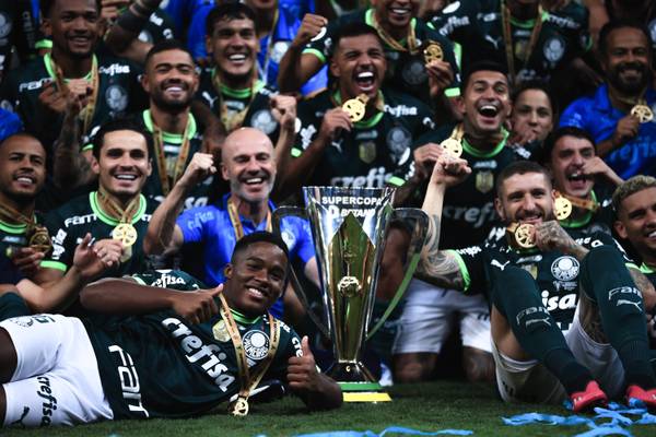 Palmeiras protagoniza viradas épicas e conquista títulos consecutivos sobre Flamengo
