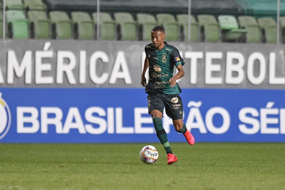Melou? Diretor do América-MG cita negociações esgotadas com o Palmeiras para venda de Ademir