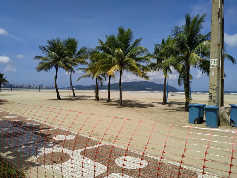 Proibição de acesso a faixa de areia começou neste sábado (13), em Santos  — Foto: Prefeitura de Santos 