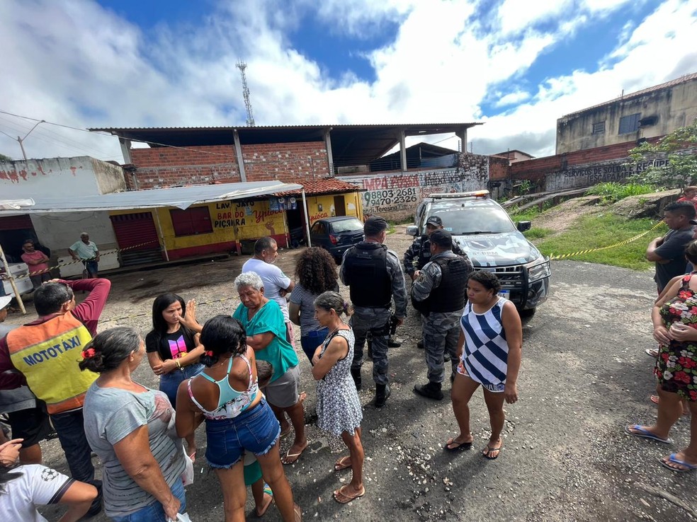 Homem é encontrado morto dentro de bar na Zona Sudeste de Teresina; suspeita de choque elétrico — Foto: Anielle Brandão/Tv Clube