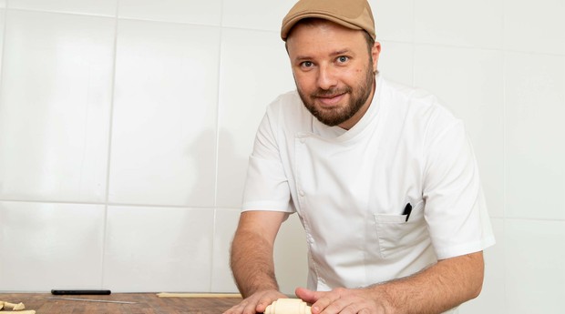 Fabio Pasquale, cofundador da padaria Le Blé, criou uma sala com temperatura especial para produção de croissants, produto mais importante da casa (Foto: Divulgação/Le Blé)