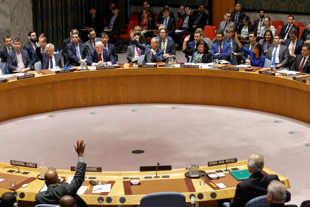 Membros do Conselho de SeguranÃ§a da ONU votam contra resoluÃ§Ã£o da RÃºssia condenando ataque Ã  SÃ­ria (Foto: Eduardo Munoz/Reuters)
