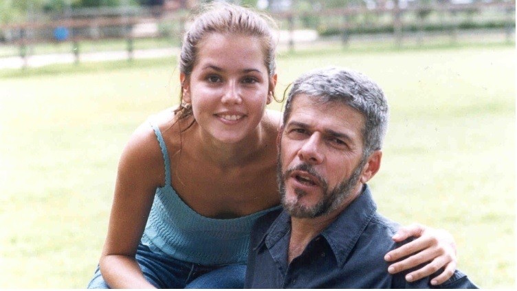 Deborah Secco  e José Mayer interpretaram Íris e Pedro em Laços de Família (Foto: Divulgação)