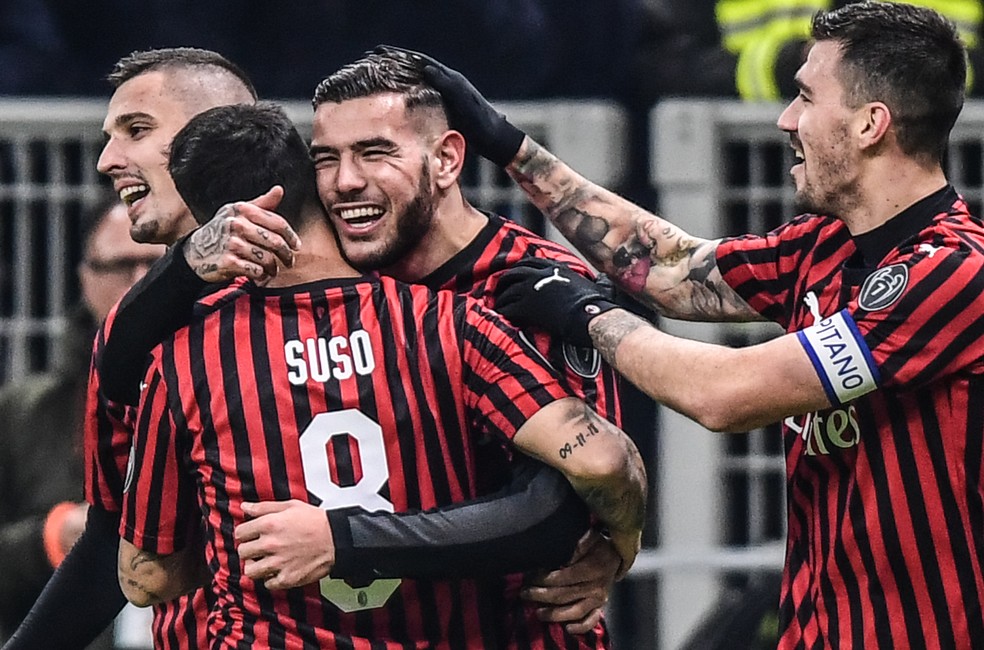 Vendido pelo Real Madrid, Theo Hernández já tem seis gols com a camisa do Milan na temporada — Foto: AFP