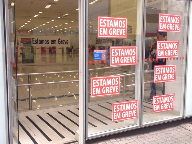 Em Curitiba, agências bancárias também deve permanecer fechadas por tempo indeterminado (Foto: Cristina Graeml / RPC)