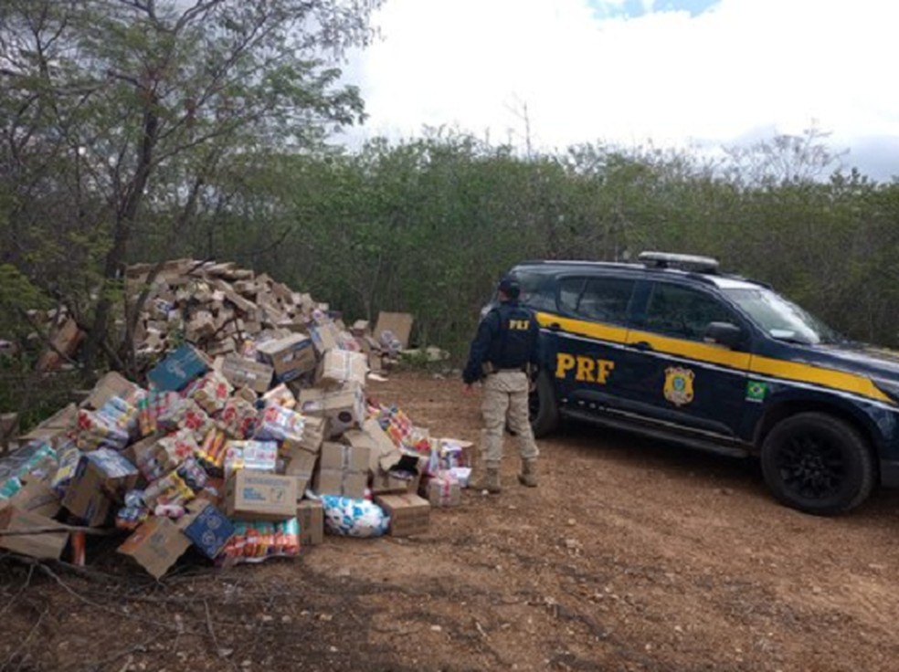 Carga encontrada na cidade de Russas, no Vale do Jaguaribe, no Ceará.  — Foto: PRF/CE