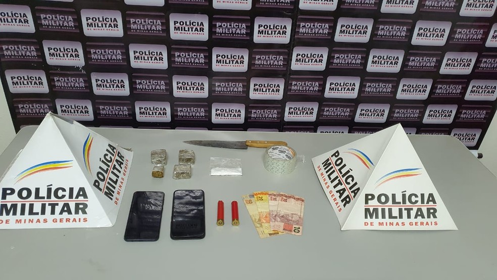 Material apreendido com os suspeitos — Foto: Polícia Militar/Divulgação