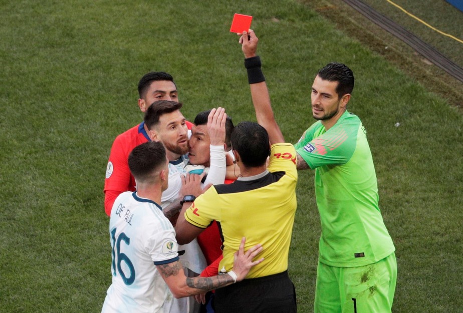 Conmebol confirma um jogo de suspensÃ£o para Messi e aplica multa de R$ 5,6 mil
