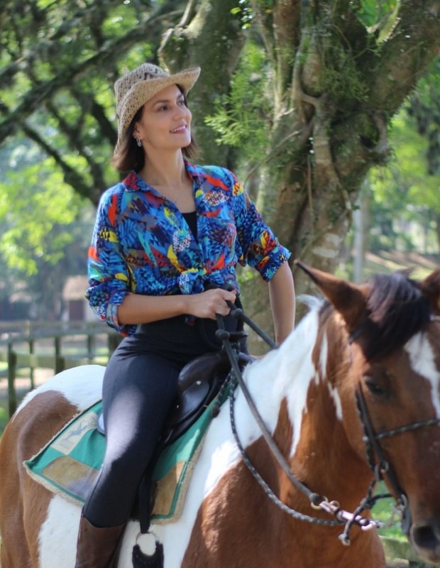 Paula Barbosa treina equitação para papel em Pantanal (Foto: Reprodução/Instagram)